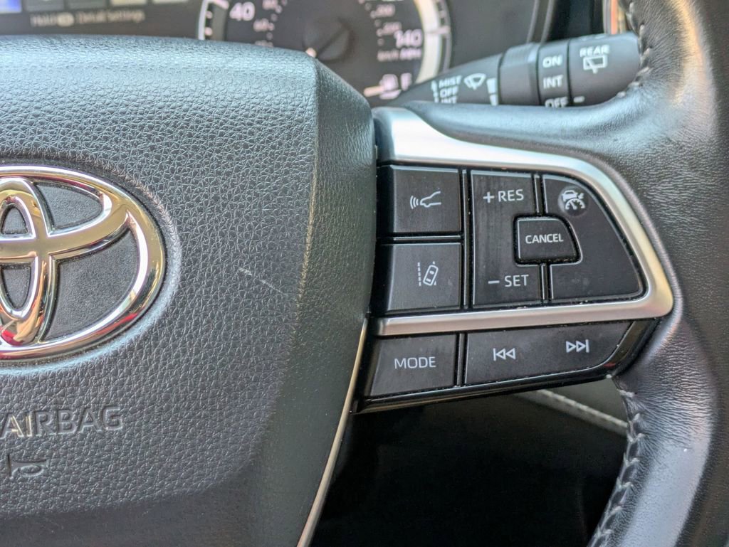 Used 2024 Toyota Highlander LE image 21