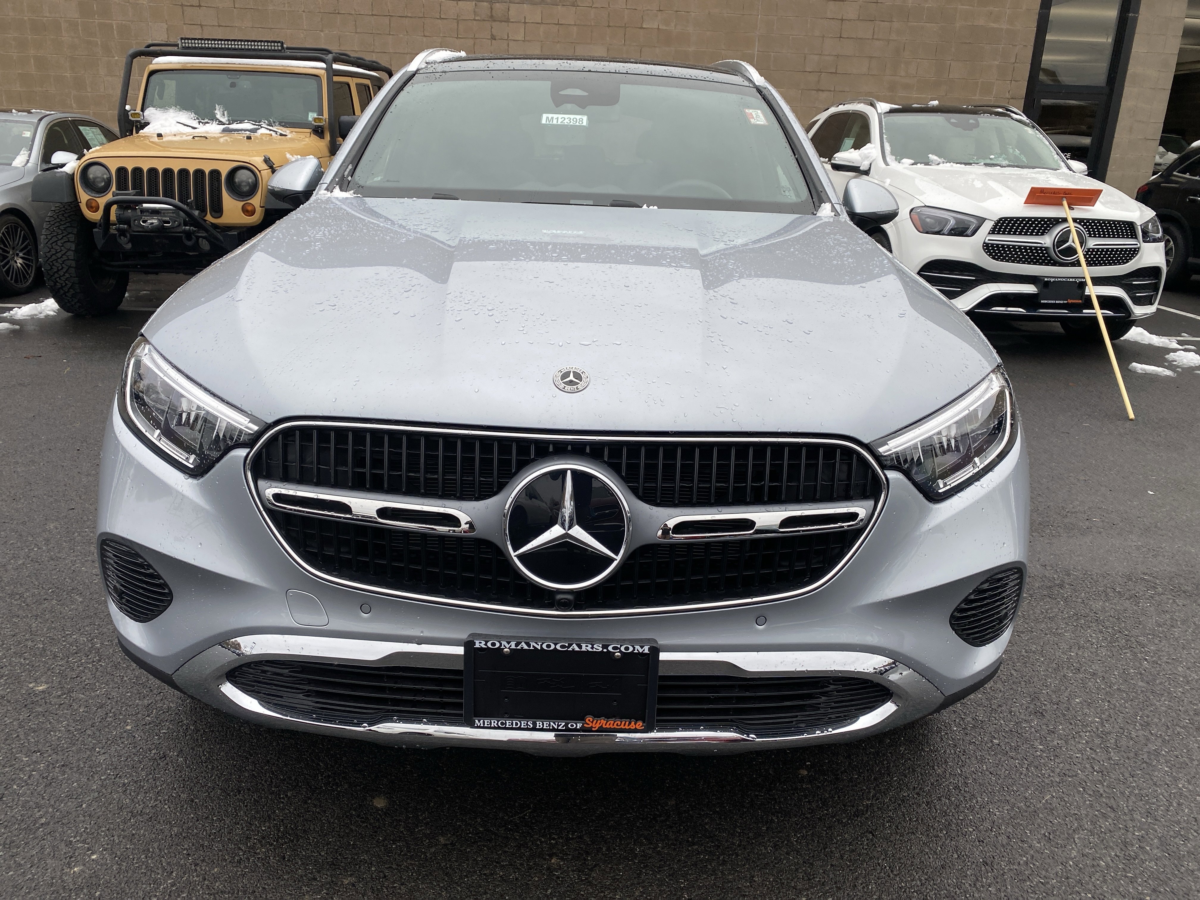 Used 2025 Mercedes-Benz GLC 300 4MATIC image 3
