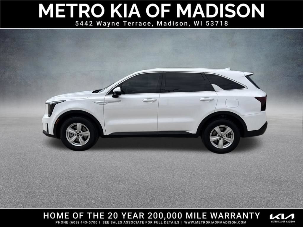 Used 2025 Kia Sorento LX FWD image 3
