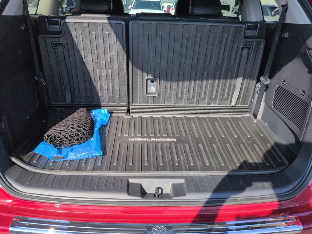 Certified 2025 Toyota Highlander Platinum AWD/4WD image 23