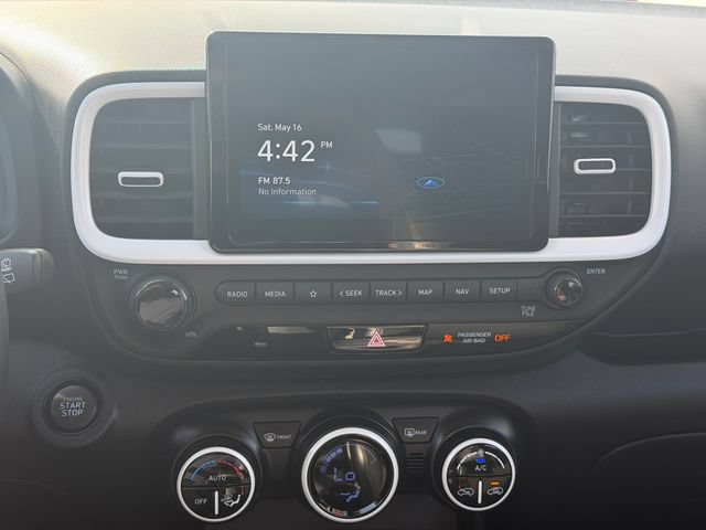 Used 2023 Hyundai Venue Limited FWD image 14