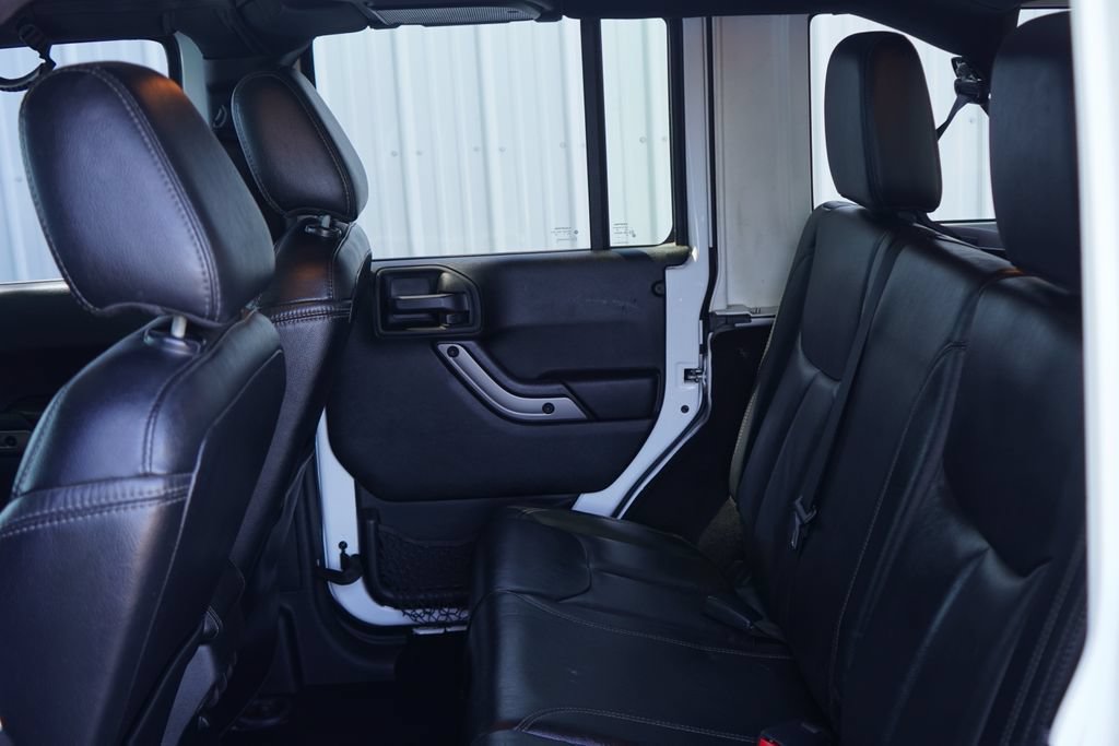 Used 2018 Jeep Wrangler Unlimited Sahara AWD/4WD image 30