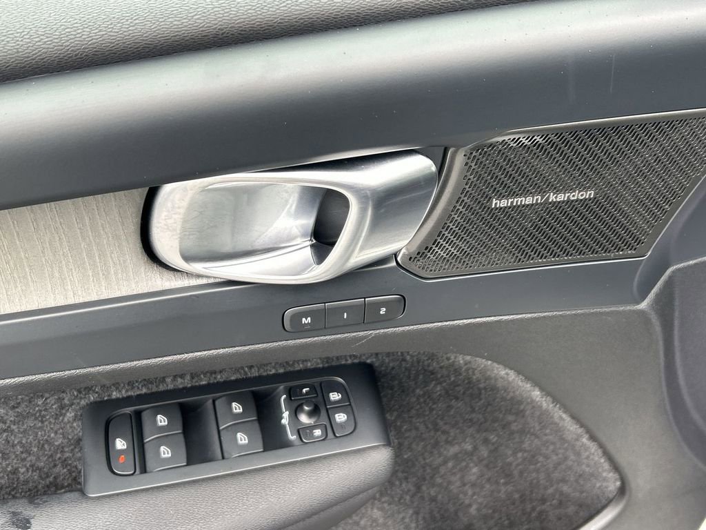 Certified 2023 Volvo XC40 B5 Plus w/ Climate Package image 16