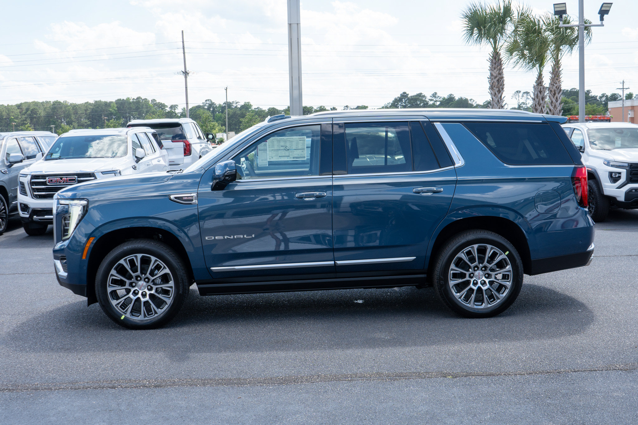 New 2026 GMC Yukon Denali w/ Denali Reserve Package AWD/4WD image 6