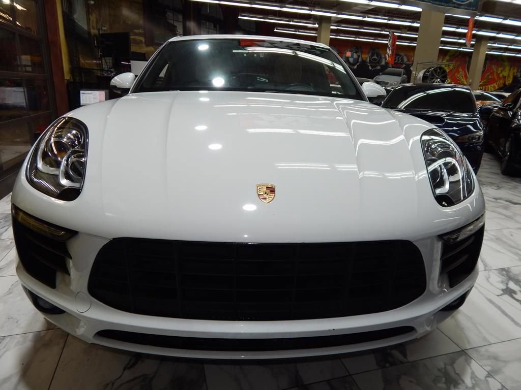 Used 2018 Porsche Macan AWD/4WD image 2