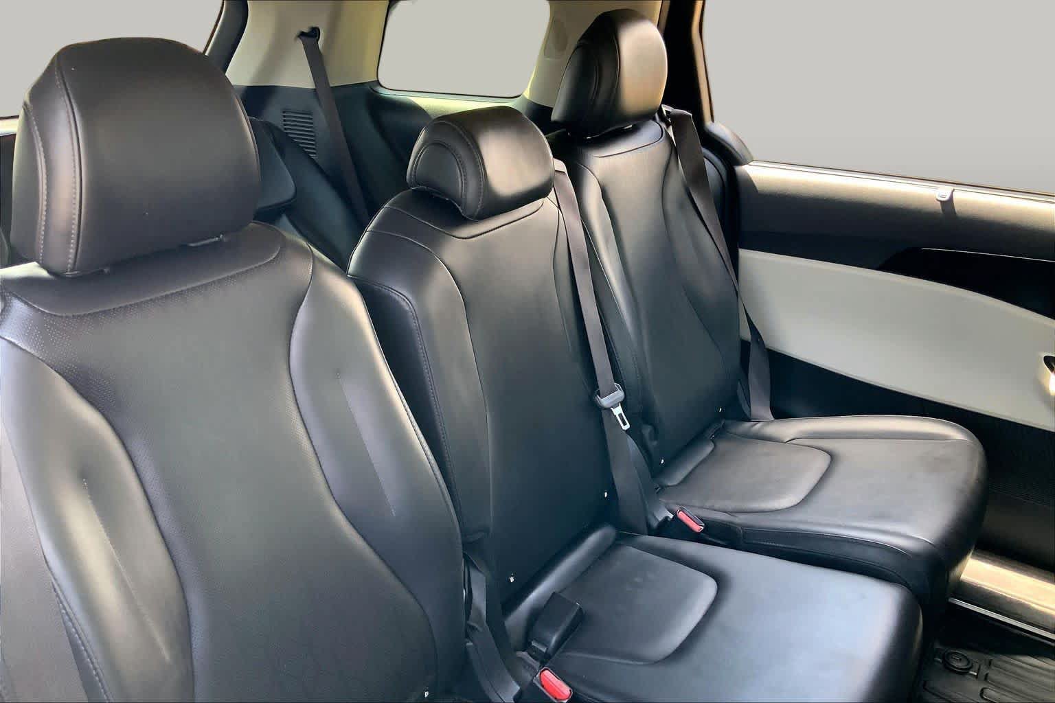 Used 2022 Kia Carnival EX FWD image 20