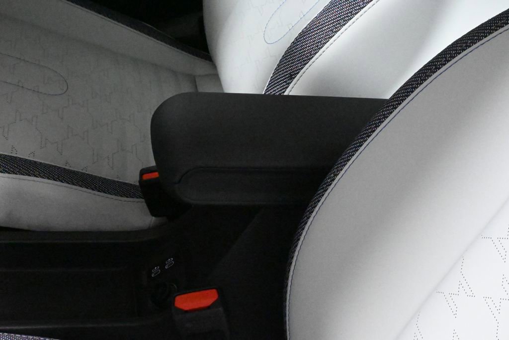 Used 2025 MINI Cooper 2-Door Hardtop image 27