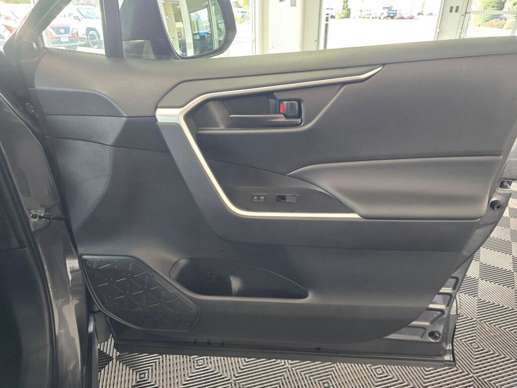 Used 2025 Toyota RAV4 LE image 41
