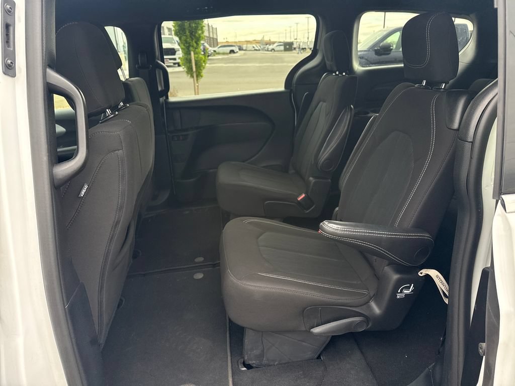 Used 2024 Chrysler Pacifica Touring FWD image 26