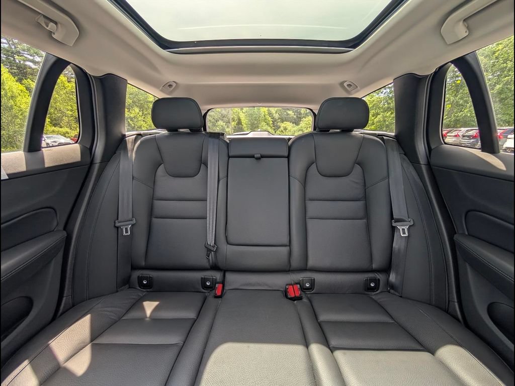 Certified 2025 Volvo V60 B5 Cross Country Plus AWD/4WD image 16