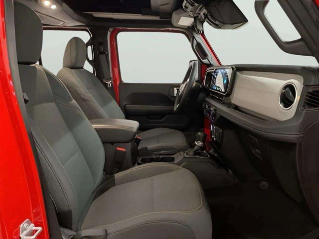 Used 2025 Jeep Wrangler Unlimited Sahara w/ Safety Group image 23