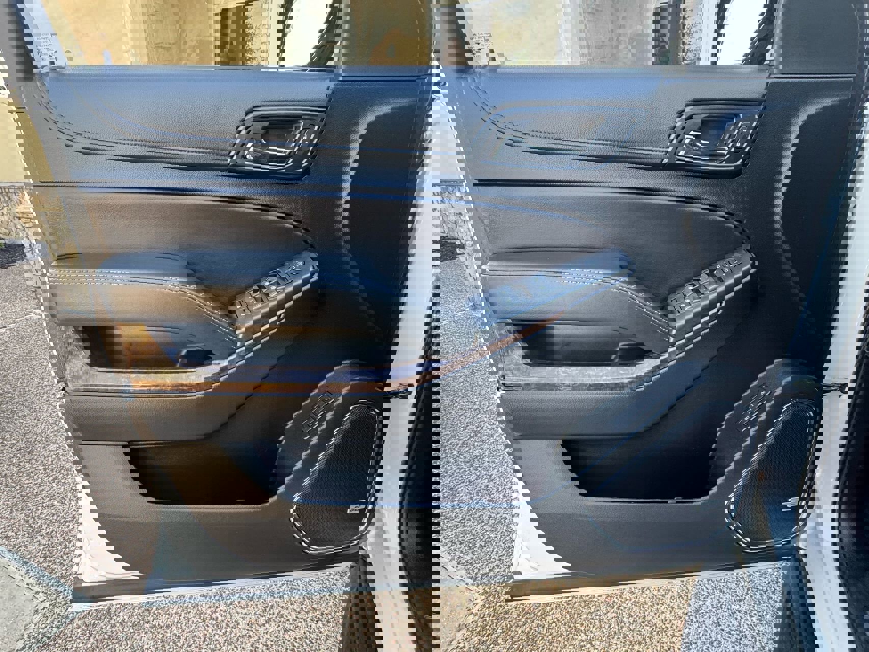 Used 2018 Chevrolet Suburban LT image 27