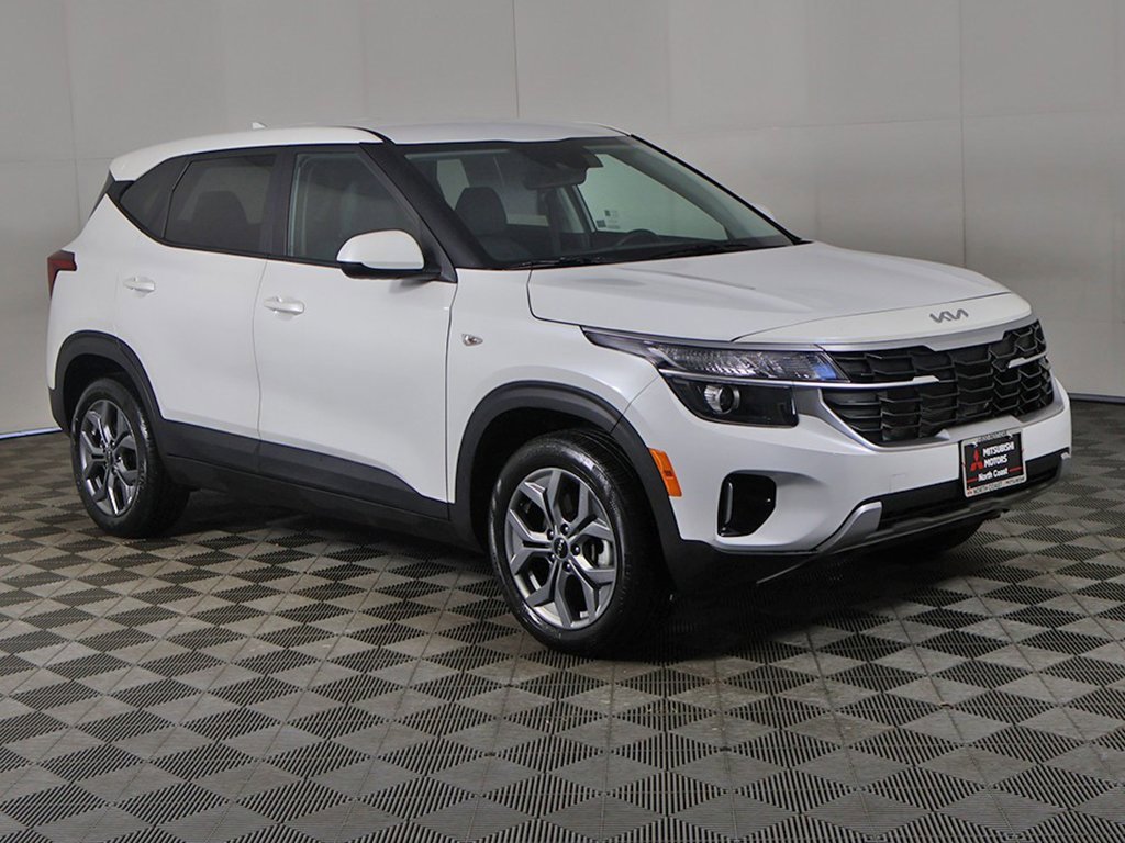 Used 2024 Kia Seltos LX image 2