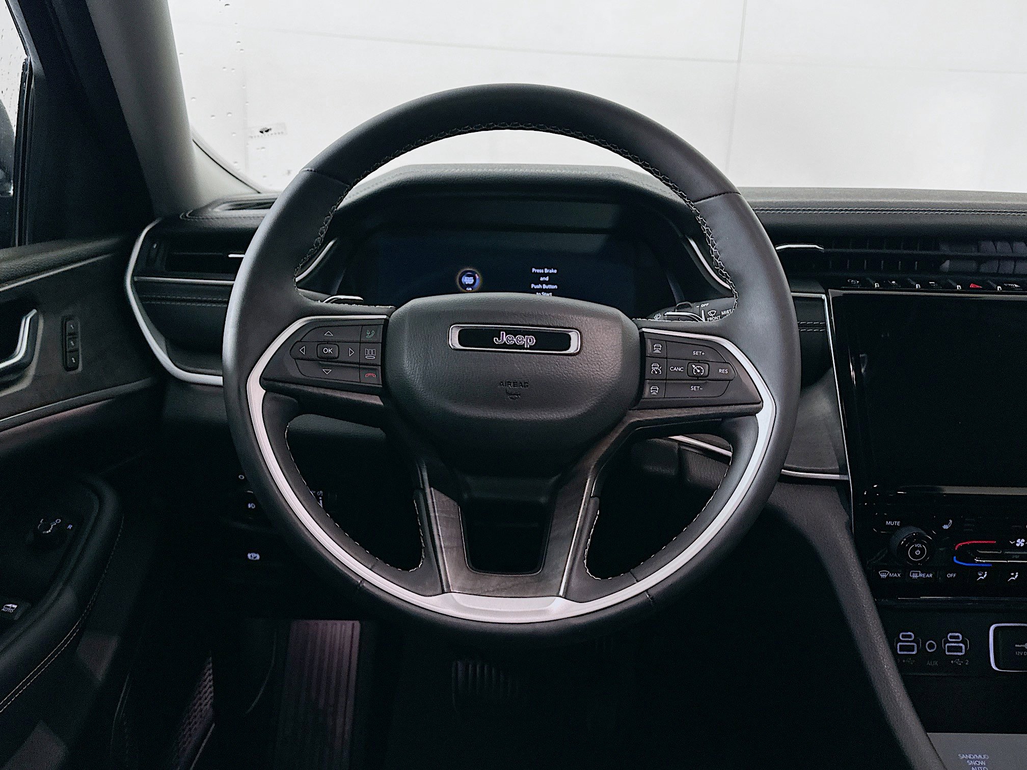 Used 2023 Jeep Grand Cherokee L Limited image 18