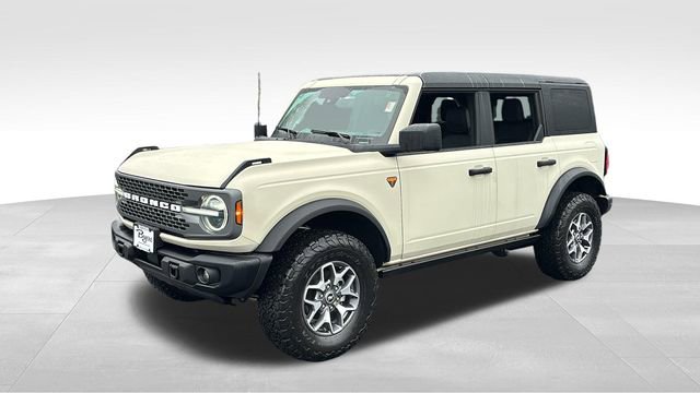 Used 2025 Ford Bronco Badlands image 2