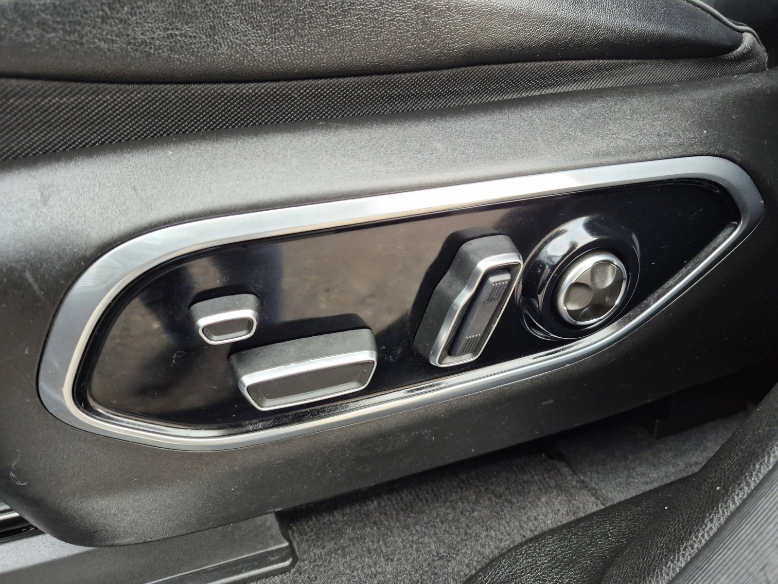 Used 2022 Jeep Grand Cherokee L Overland w/ Luxury Tech Group IV image 15