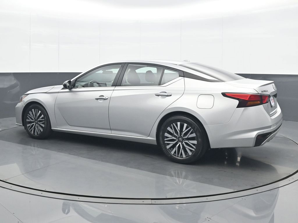 Used 2024 Nissan Altima 2.5 SV image 4