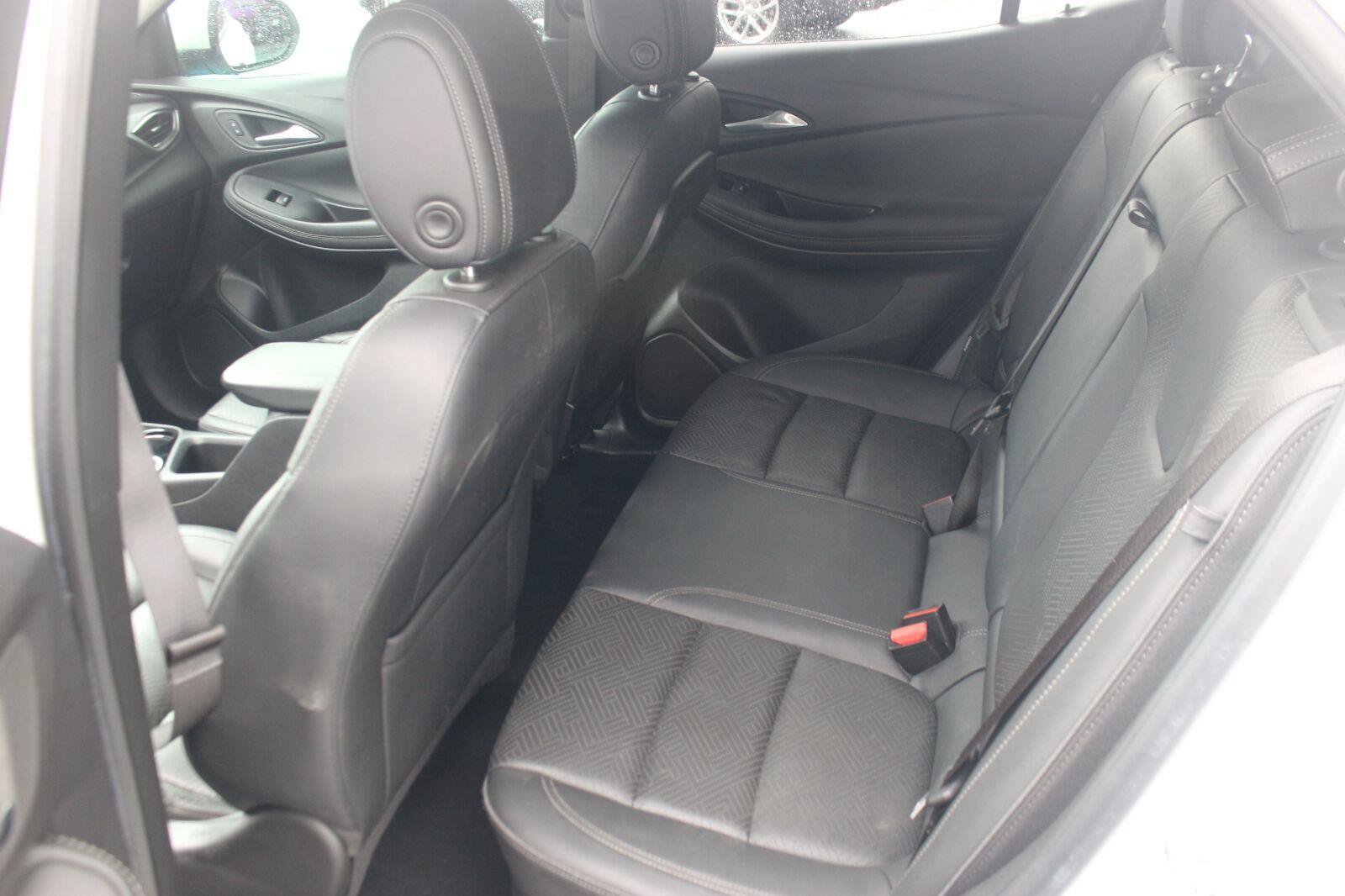 Used 2022 Buick Encore GX Essence w/ Advanced Technology Package FWD image 33