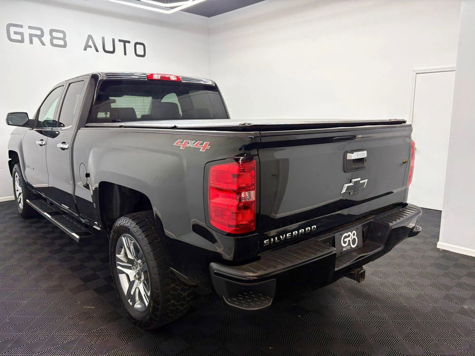 Used 2017 Chevrolet Silverado 1500 Custom w/ Custom Convenience Package AWD/4WD image 5