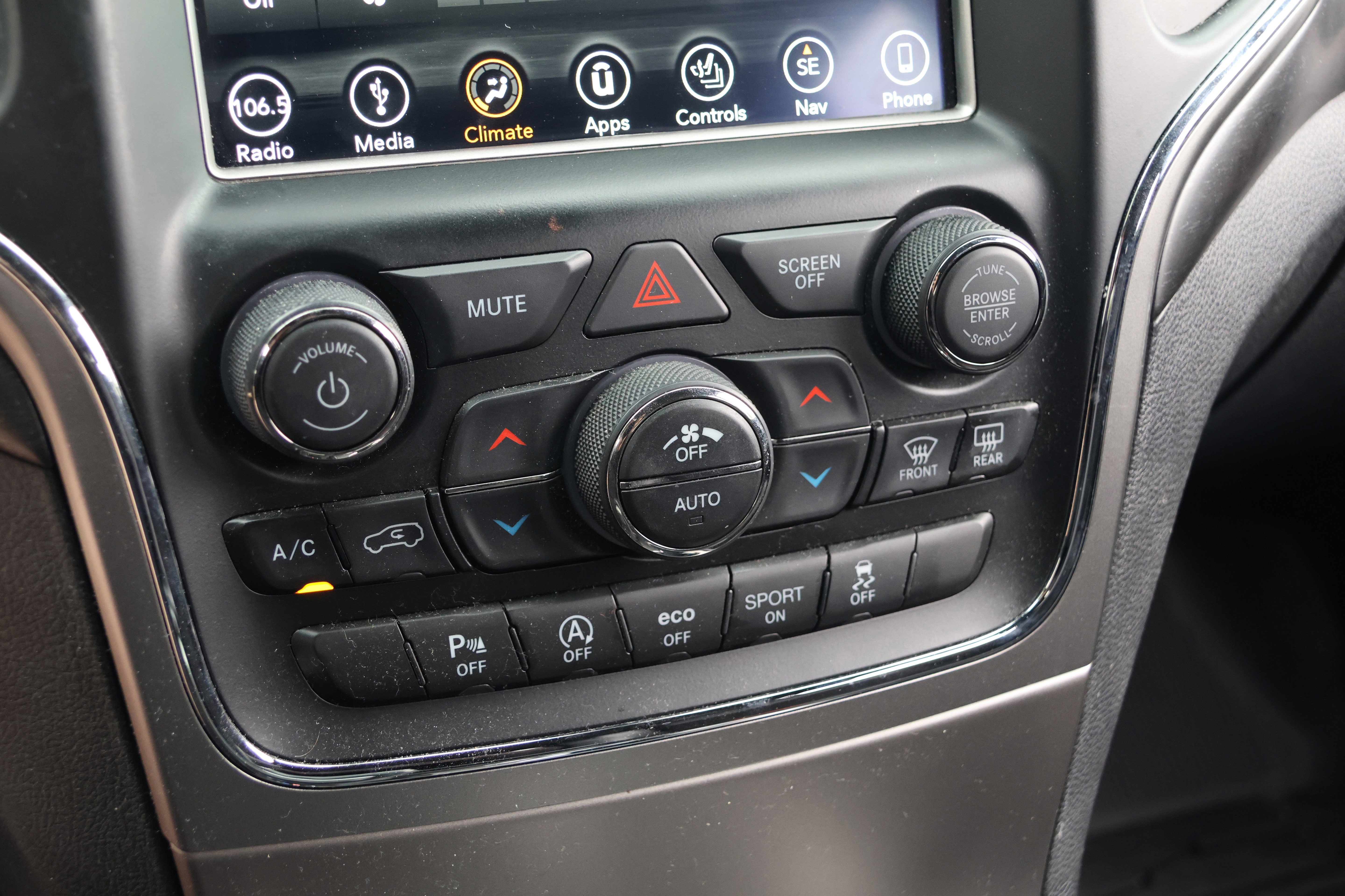 Used 2018 Jeep Grand Cherokee Altitude RWD image 26