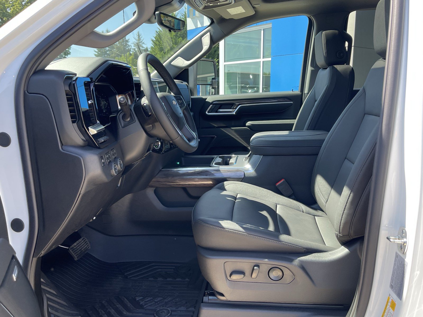 New 2026 Chevrolet Silverado 3500 LTZ w/ LTZ Premium Package AWD/4WD image 11