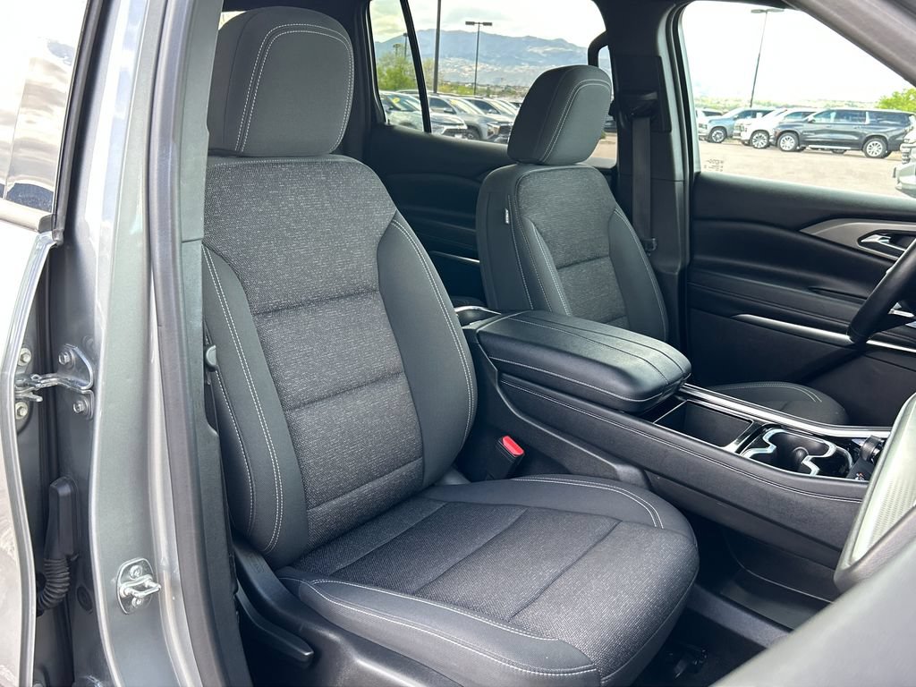 Used 2025 Chevrolet Traverse LT w/ Midnight/Sport Edition AWD/4WD image 19