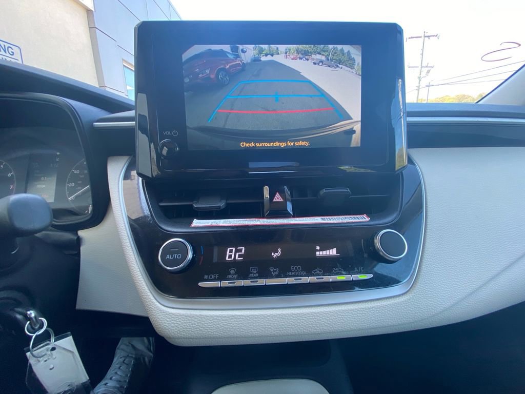 Used 2025 Toyota Corolla LE FWD image 16