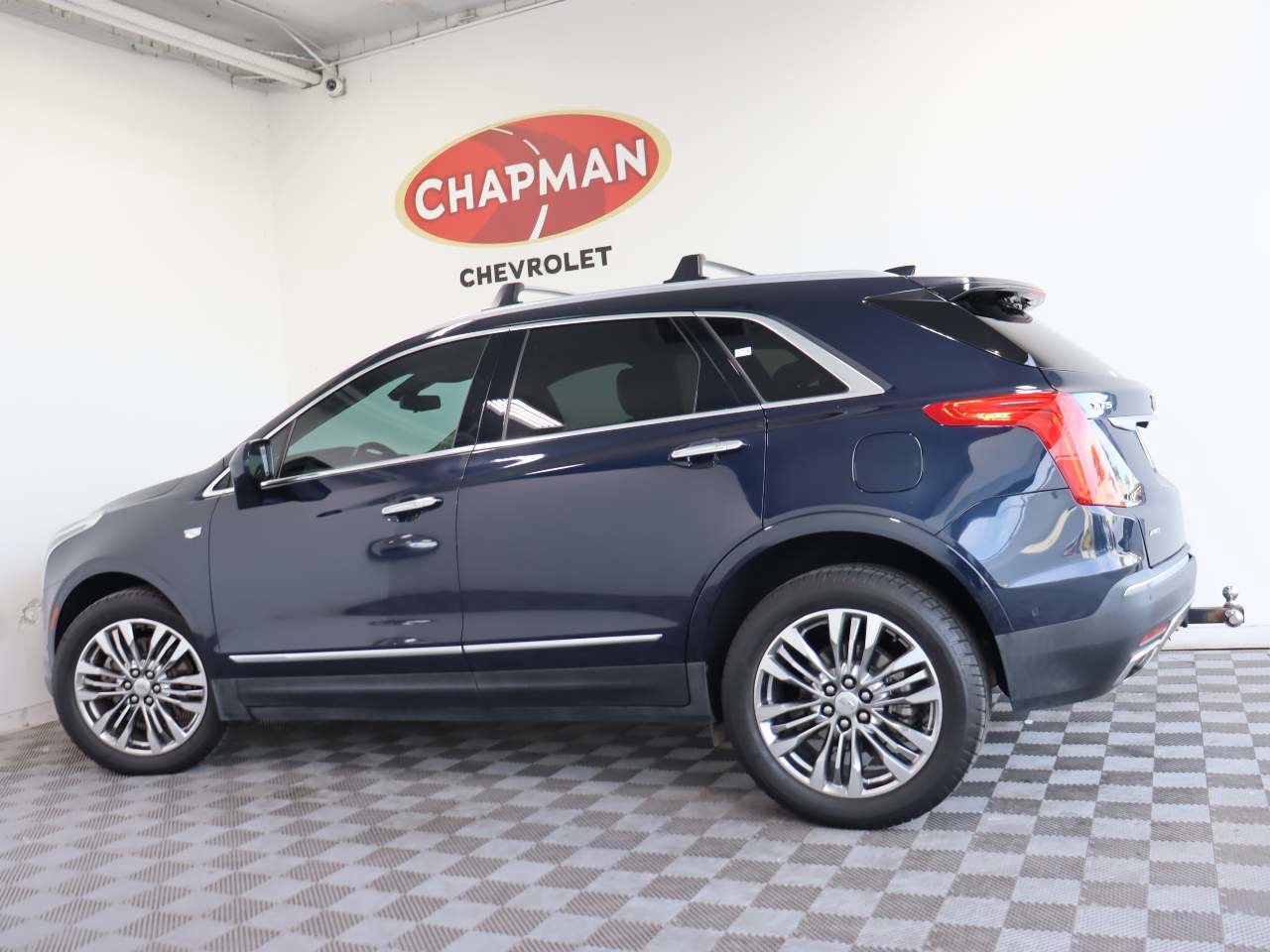 Certified 2017 Cadillac XT5 Platinum w/ Driver Assist Package AWD/4WD image 3