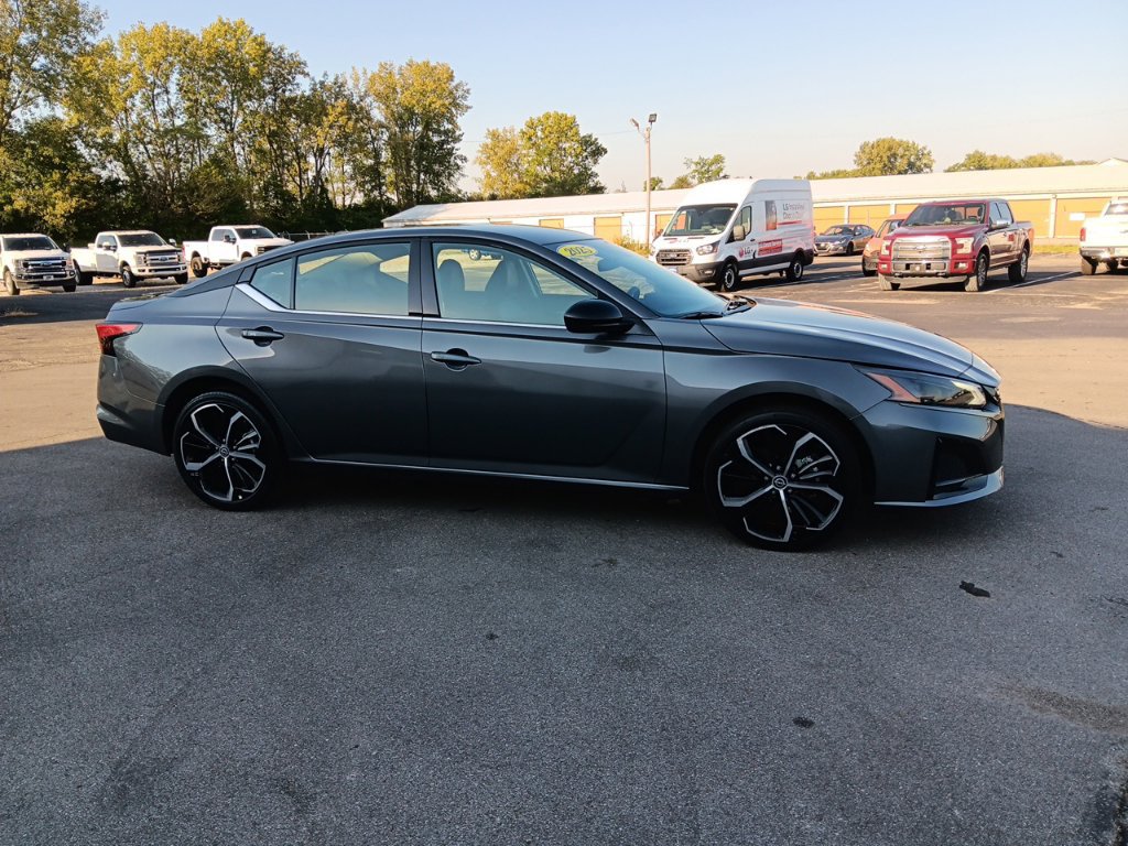 Used 2025 Nissan Altima 2.5 SR AWD/4WD image 4