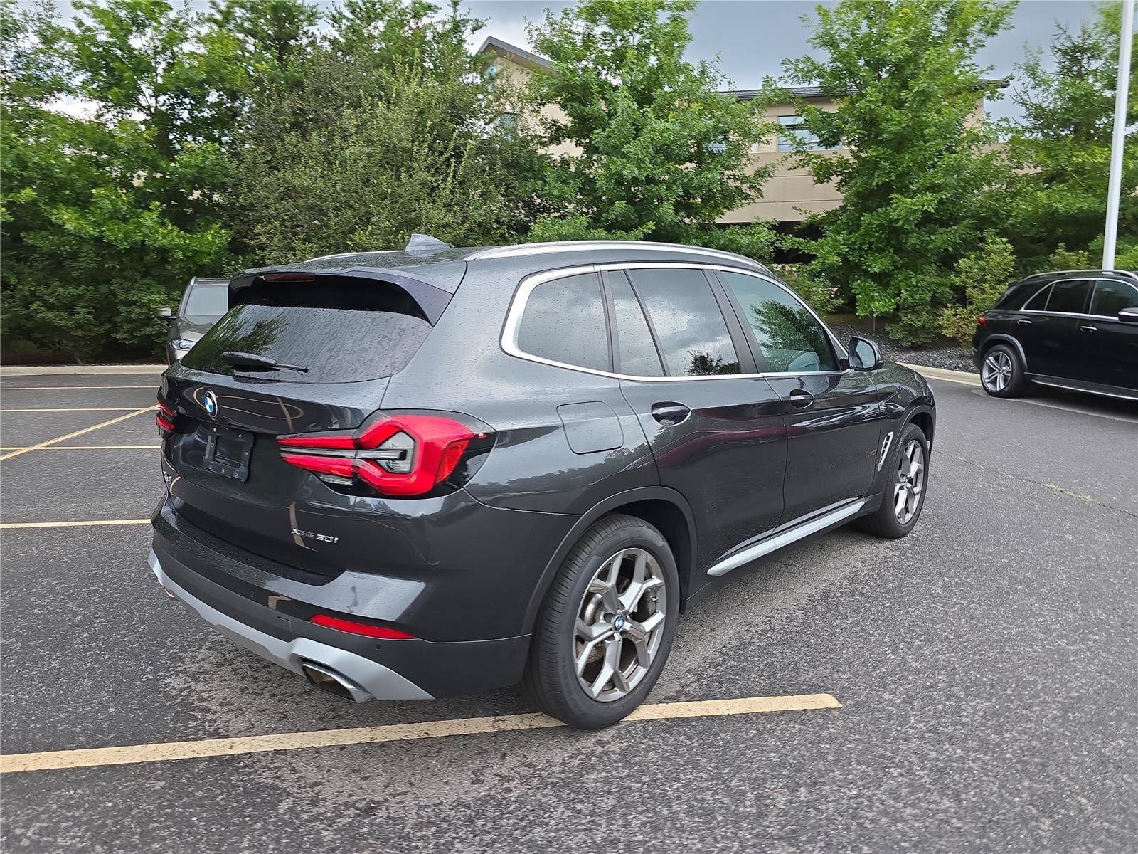Used 2022 BMW X3 xDrive30i w/ Convenience Package AWD/4WD image 3