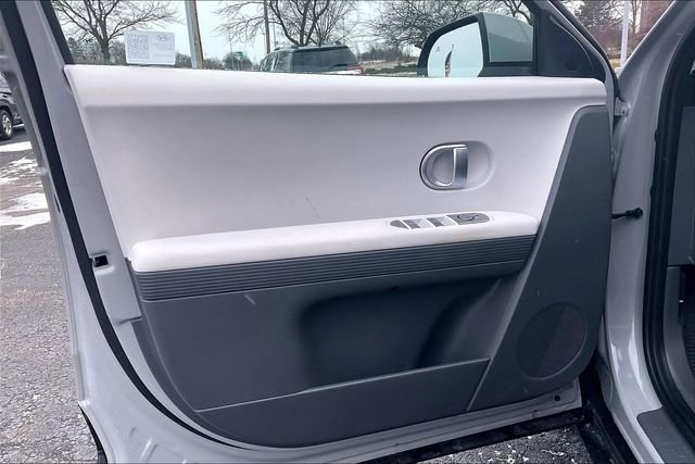 Certified 2024 Hyundai Ioniq 5 SE image 23