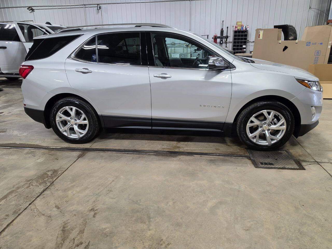 Used 2021 Chevrolet Equinox Premier w/ LPO, Floor Liner Package AWD/4WD image 9
