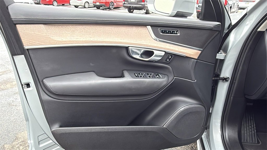 Certified 2025 Volvo XC90 B5 Plus image 13