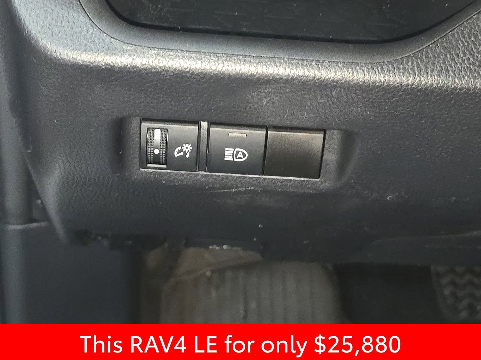 Used 2024 Toyota RAV4 LE image 31