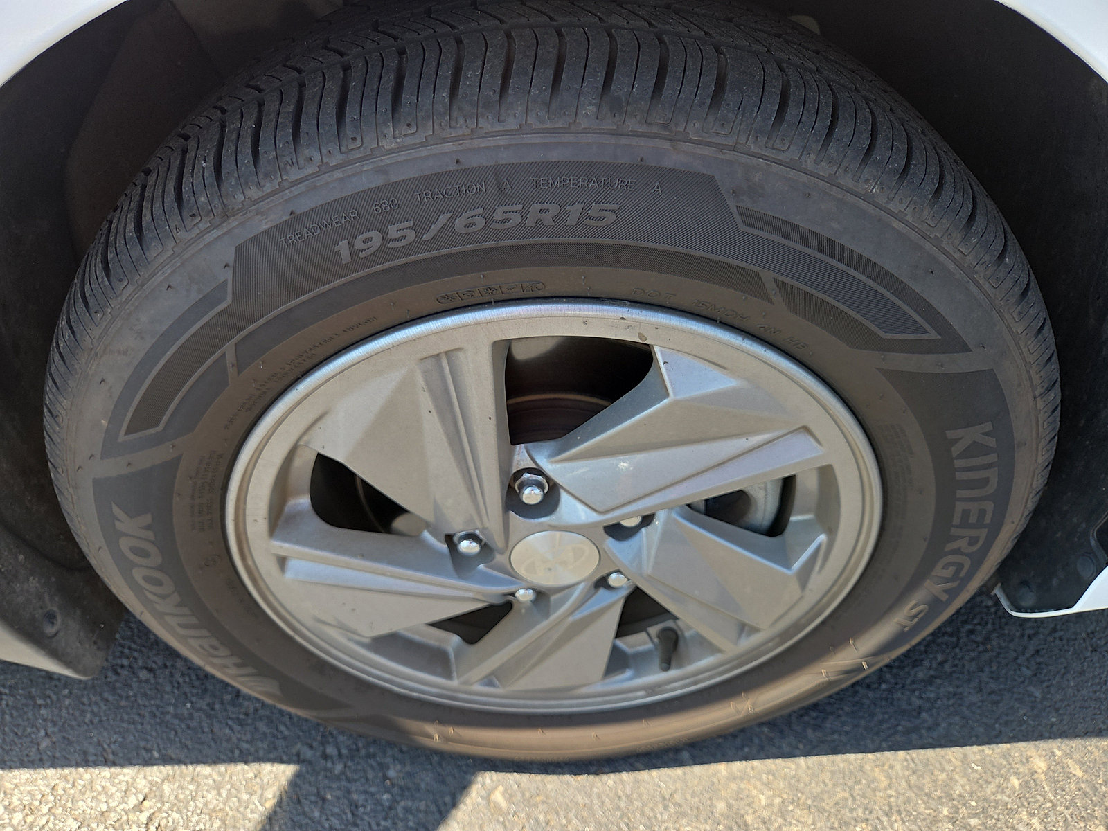 Used 2024 Hyundai Elantra SE FWD image 9