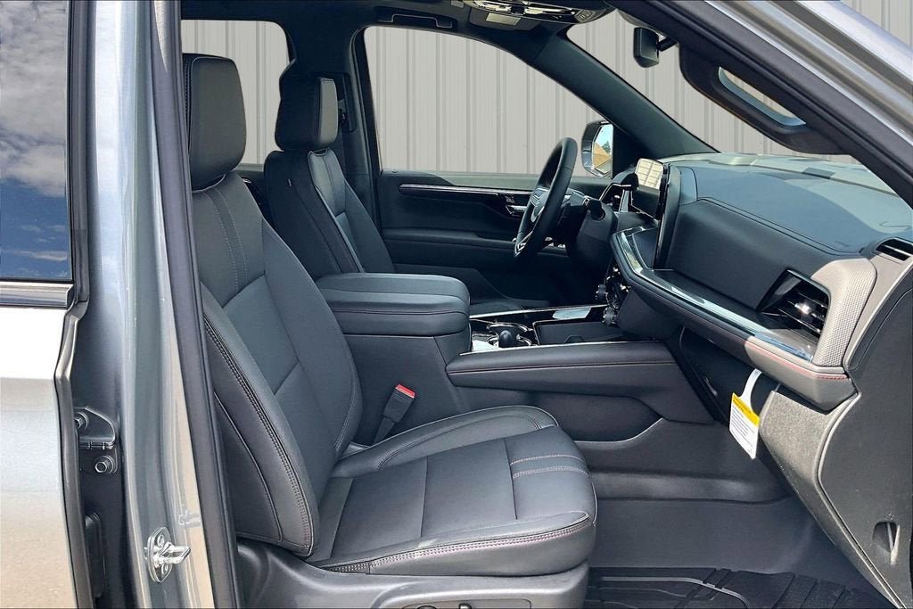New 2026 Chevrolet Suburban RST w/ Comfort Package AWD/4WD image 5
