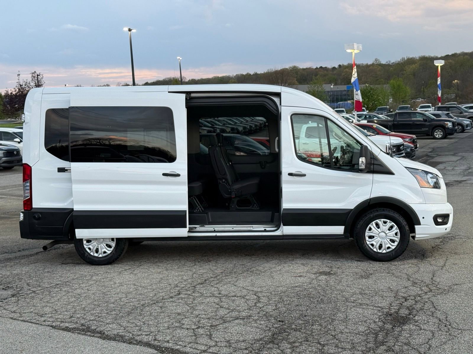 Used 2024 Ford Transit 350 XLT RWD image 32