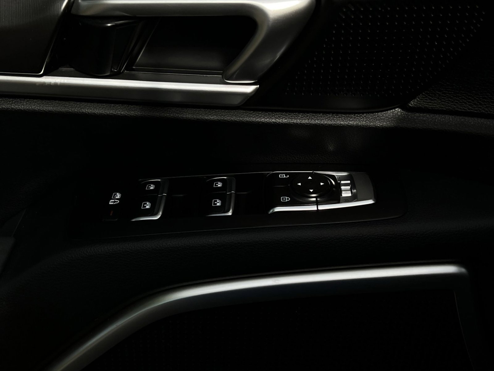 Used 2023 Kia Telluride LX image 28