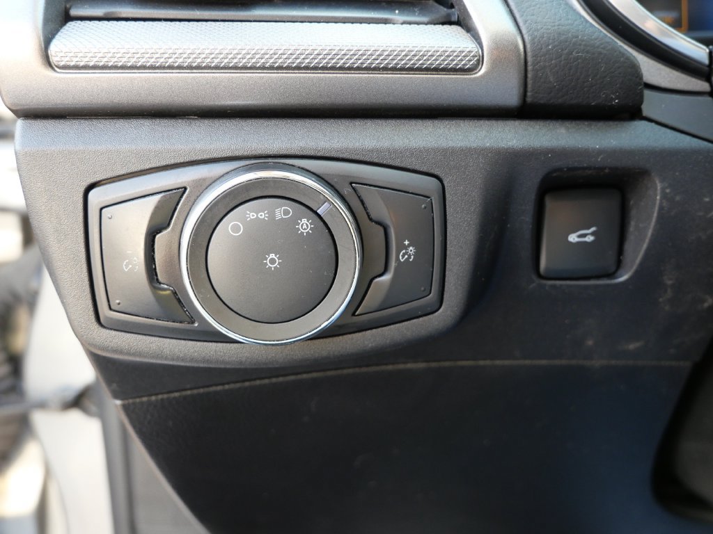 Used 2020 Ford Fusion SE FWD image 29