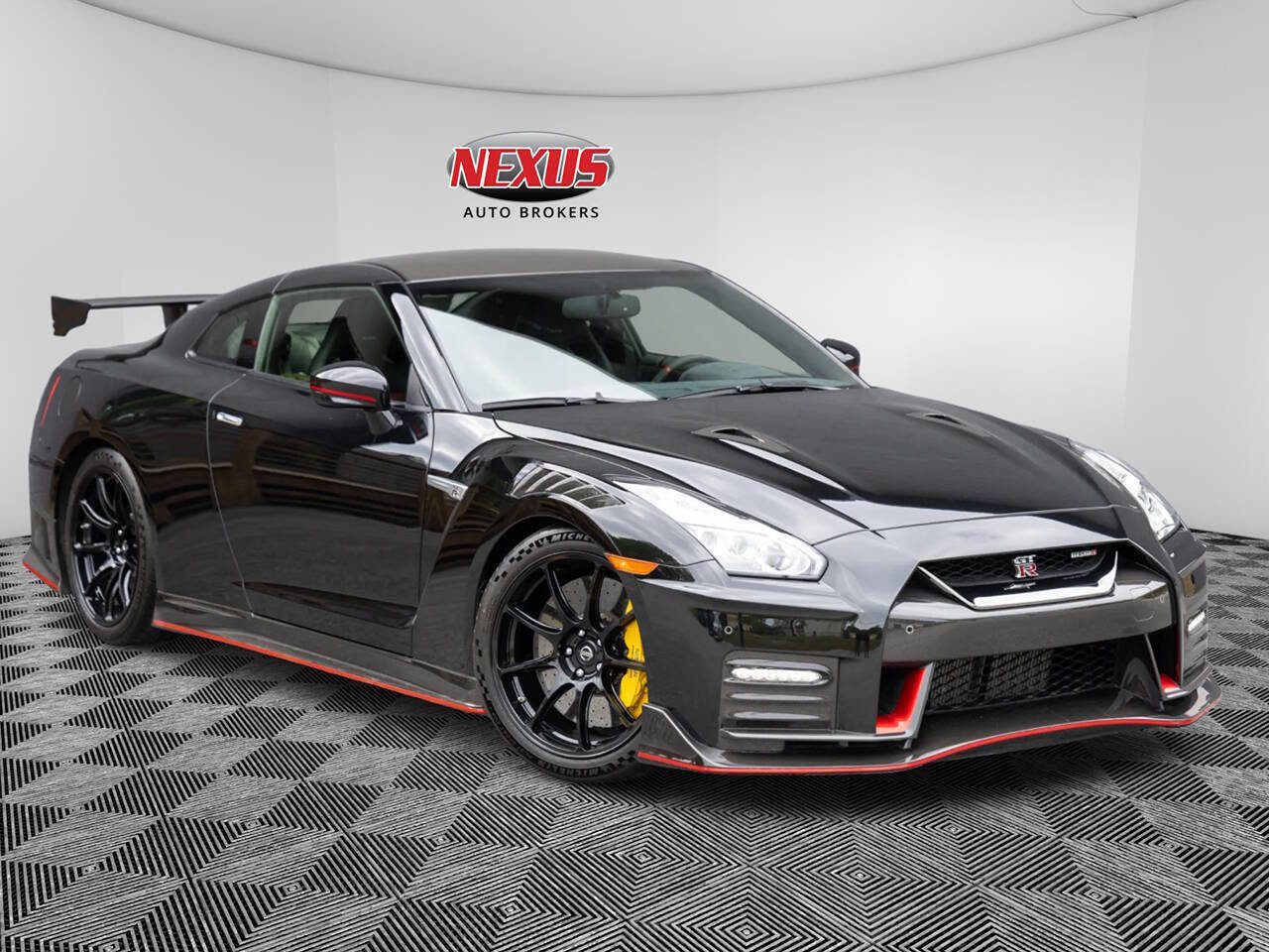 Used 2020 Nissan GT-R NISMO AWD/4WD image 1
