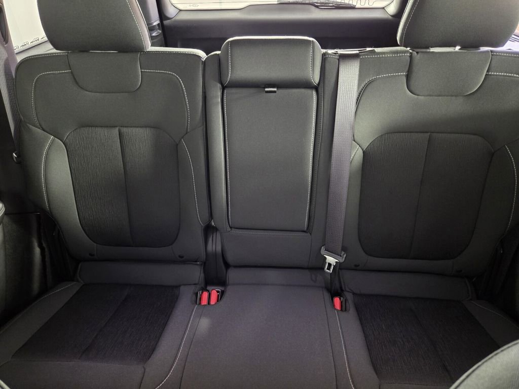 Certified 2025 Jeep Grand Cherokee Laredo w/ Luxury Tech Group I image 25