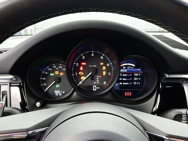 Certified 2025 Porsche Macan image 9