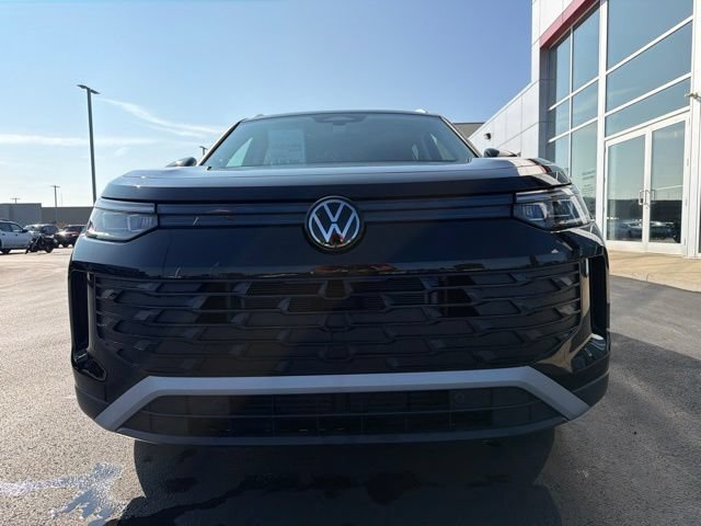 Used 2025 Volkswagen Tiguan S FWD image 2