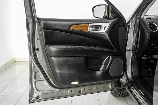 Used 2020 Nissan Pathfinder Platinum AWD/4WD image 41