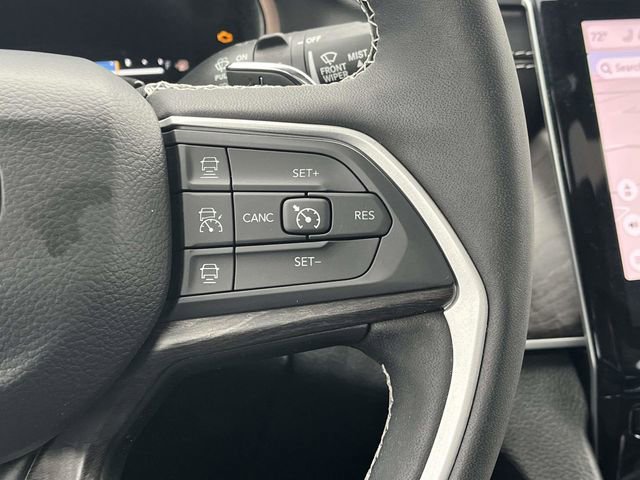 Used 2023 Jeep Grand Cherokee Limited image 29