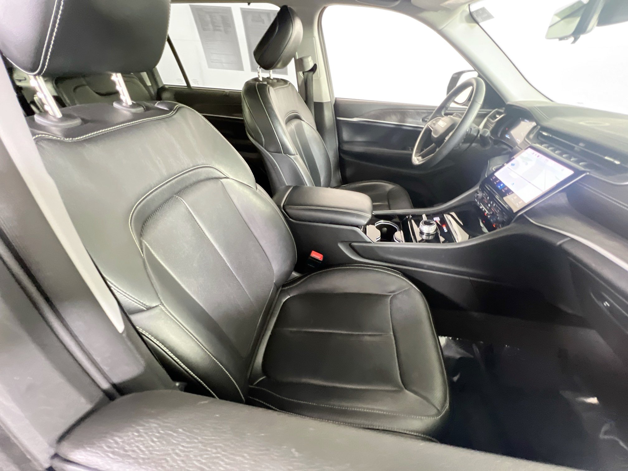 Used 2023 Jeep Grand Cherokee L Limited w/ Luxury Tech Group II AWD/4WD image 28