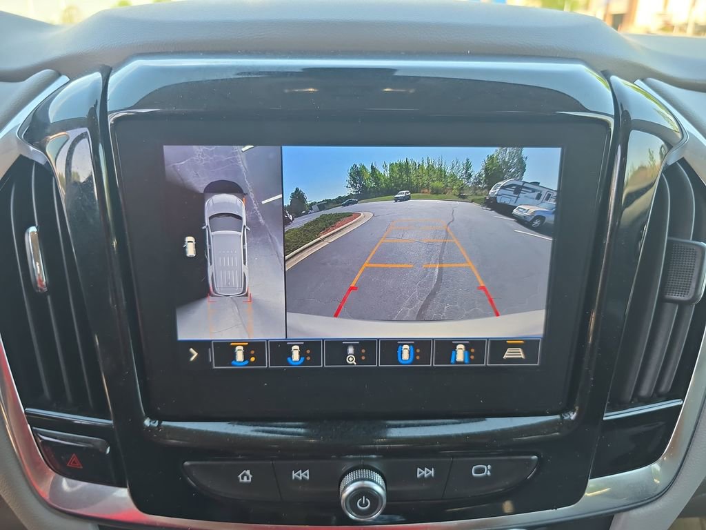 Used 2020 Chevrolet Traverse LT w/ LT Premium Package image 23