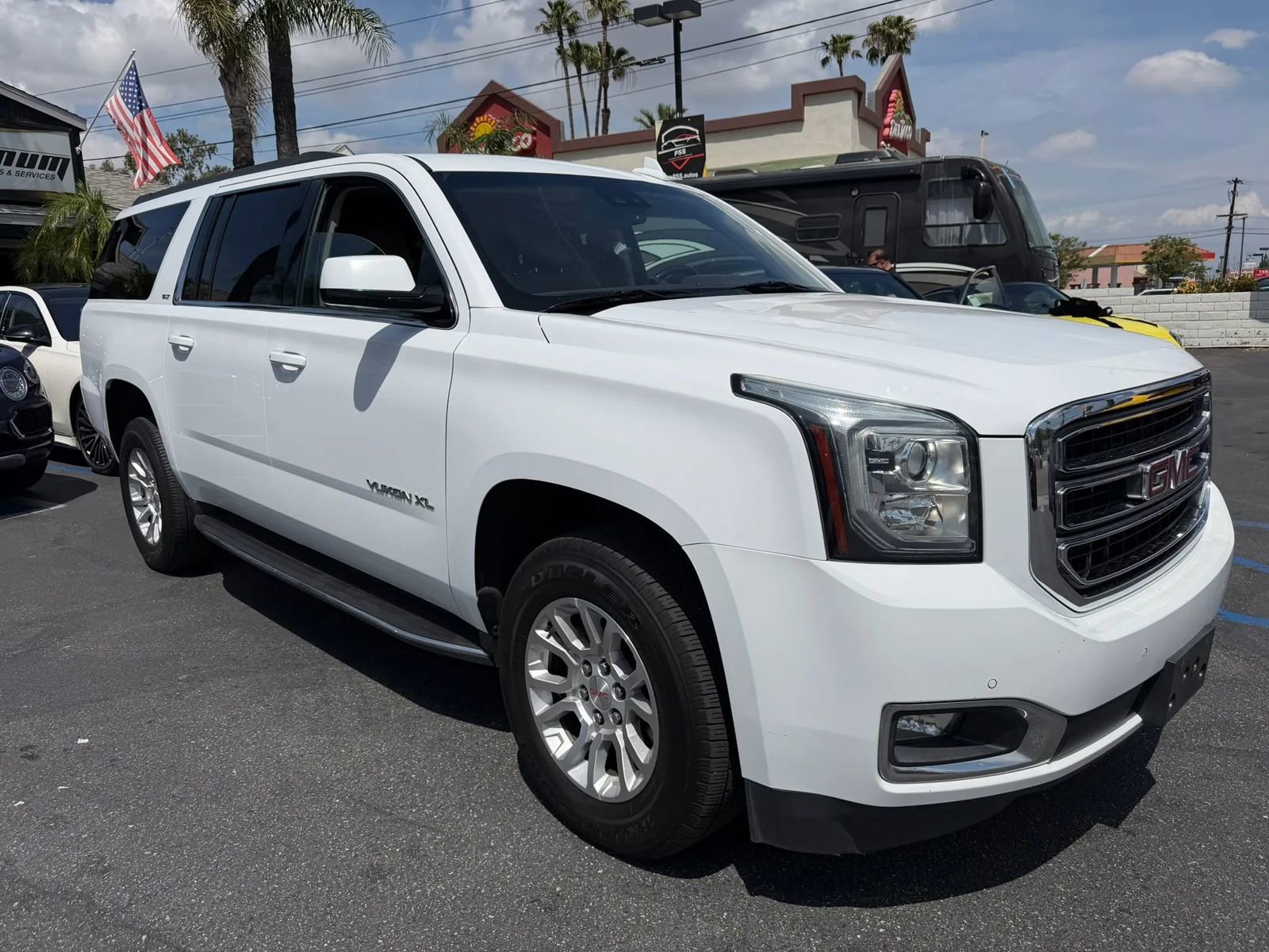 Used 2018 GMC Yukon XL SLT w/ Open Road Package image 1