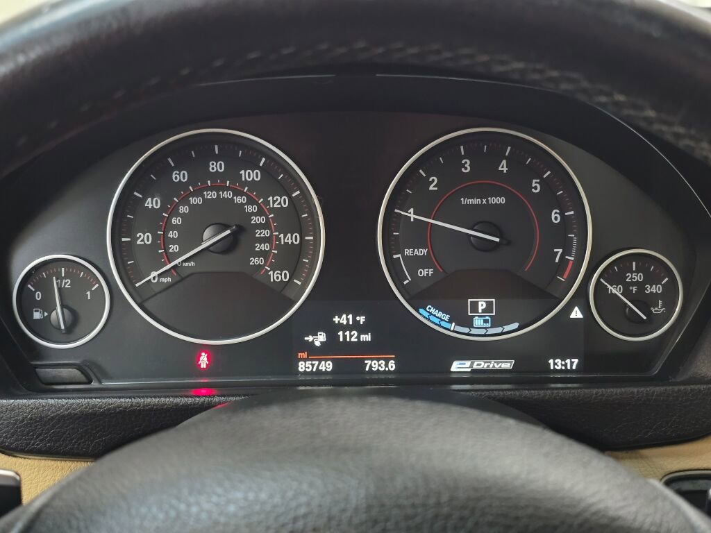 Used 2017 BMW 330e image 25