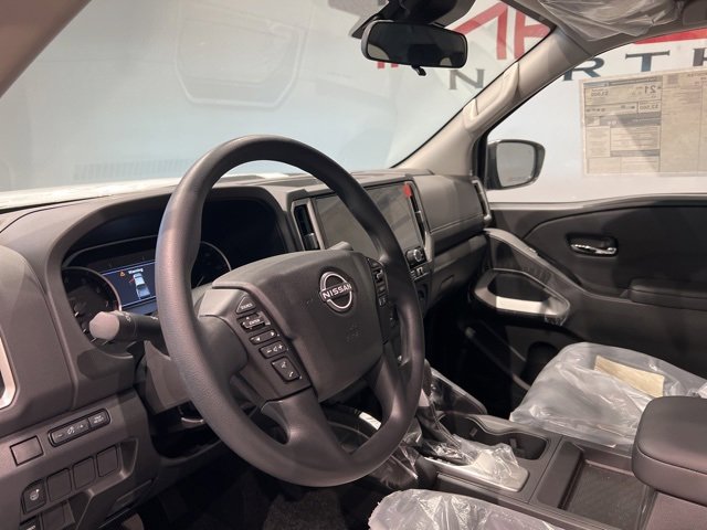 Used 2025 Nissan Frontier SV image 13